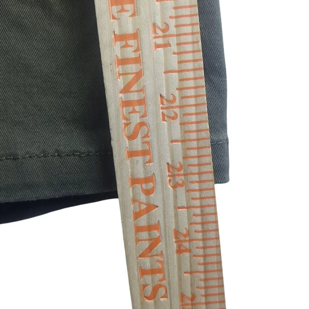 Signature Gold Levi Strauss Olive Green Cargo Shorts Mens‎ 46 Hits At The Knee